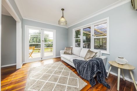 Photo of property in 37 Edmonton Road, Henderson, Auckland, 0612