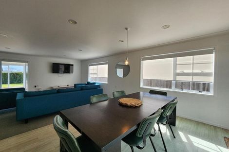 Photo of property in 8 Hussey Street, Oakura, 4314
