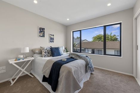 Photo of property in 50 Sandgate Avenue, Botany Downs, Auckland, 2010