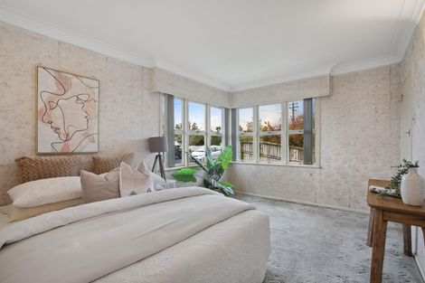 Photo of property in 16 Sylvan Crescent, Te Atatu South, Auckland, 0610