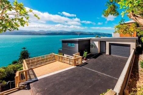 Photo of property in 67 Pretoria Road, Karaka Bays, Wellington, 6022