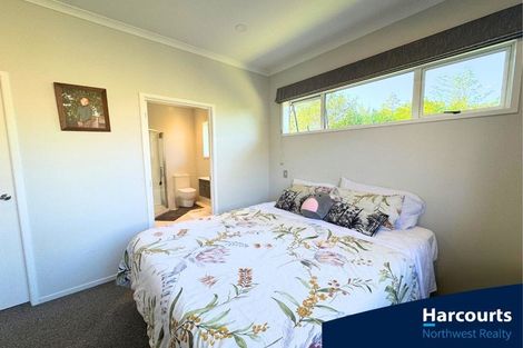 Photo of property in 5 Malbec Place, Huapai, Kumeu, 0810