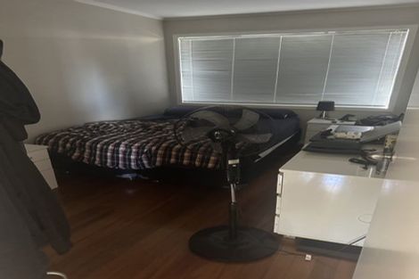 Photo of property in 5 Edgerton Road, Te Atatu Peninsula, Auckland, 0610