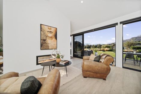 Photo of property in 7 Kinross Lane, Jacks Point, Queenstown, 9371