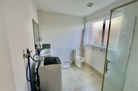 Photo of property in 4 Hillary Heights Avenue, Glendene, Auckland, 0602
