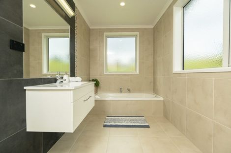 Photo of property in 160 Gray Road, Te Kamo, Kamo, 0185