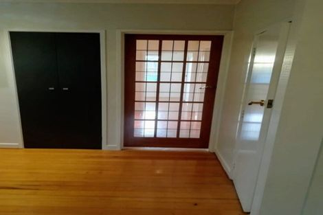 Photo of property in 2a Waller Avenue, Bucklands Beach, Auckland, 2012