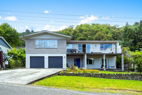 Photo of property in 61 Milton Terrace, Picton, 7220