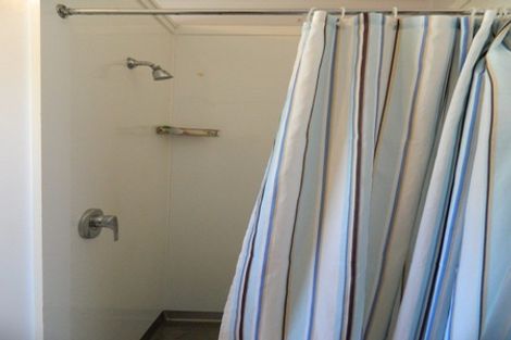 Photo of property in 3 Merritt Way, Newlands, Wellington, 6037