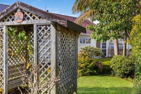 Photo of property in 11 Konini Place, Hawera, 4610