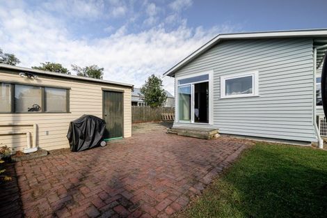 Photo of property in 5 Perrin Place, Kelvin Grove, Palmerston North, 4414
