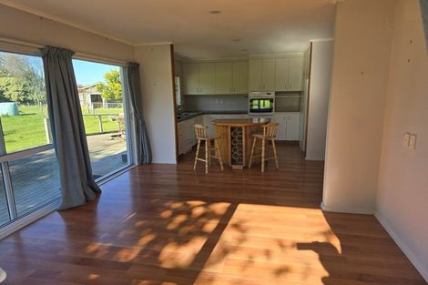 Photo of property in 28 Leeton Drive, Waipukurau, 4200