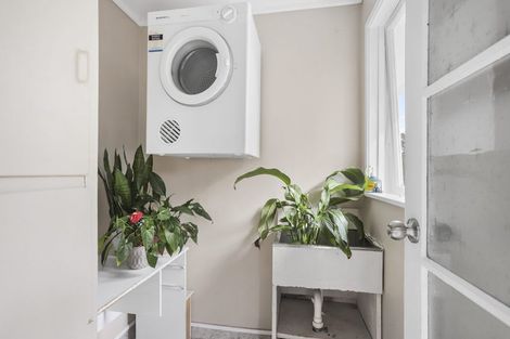 Photo of property in 72 Helena Street, Massey, Auckland, 0614