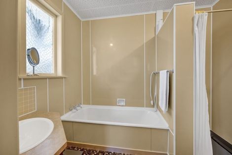 Photo of property in 77 Omata Road, Marfell, New Plymouth, 4310