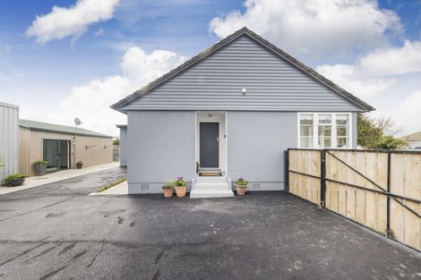 Photo of property in 12 Avon Terrace, Roslyn, Palmerston North, 4414