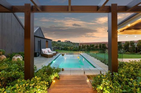 Photo of property in 9 Ridgelea Road, Long Bay, 0792