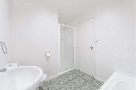 Photo of property in 3/4 Keeling Road, Henderson, Auckland, 0612
