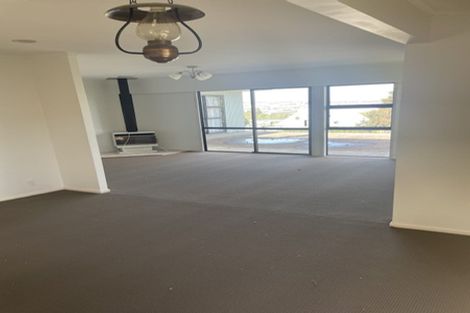 Photo of property in 19 Ellesmere Crescent, Pakuranga Heights, Auckland, 2010