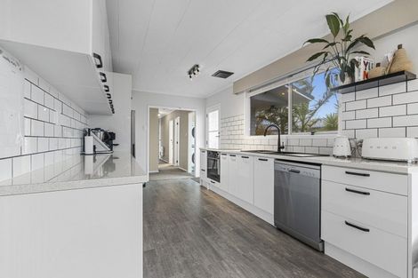 Photo of property in 3 Erica Place, Bell Block, New Plymouth, 4312