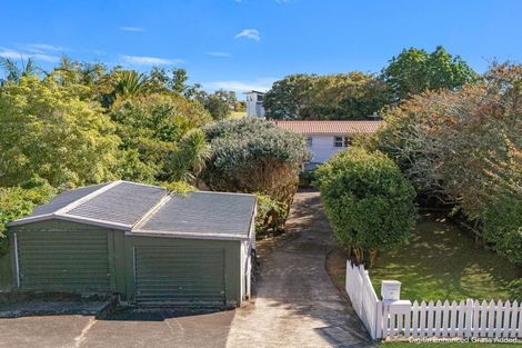 Photo of property in 21 Saint Leonards Road, Kelston, Auckland, 0602