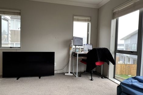 Photo of property in 61 Glanmire Road, Newlands, Wellington, 6037