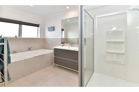 Photo of property in 6 Onekura Street, Red Beach, 0932