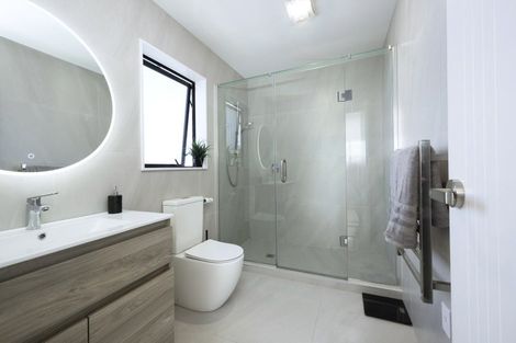 Photo of property in 18c Edgware Road, West Harbour, Auckland, 0618