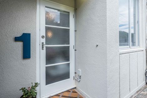 Photo of property in 127u1 Queens Drive, Lyall Bay, Wellington, 6022