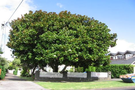 Photo of property in 2/33 Saltburn Road, Milford, Auckland, 0620