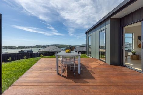 Photo of property in 6 Okupe Grove, Aotea, Porirua, 5024