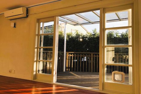 Photo of property in 1/190 East Coast Road, Forrest Hill, Auckland, 0620