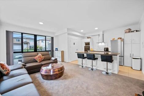 Photo of property in 20/11 Carlos Drive, Flat Bush, Auckland, 2016