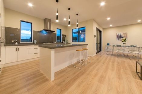 Photo of property in 15 Grove Way, Riverhead, 0820