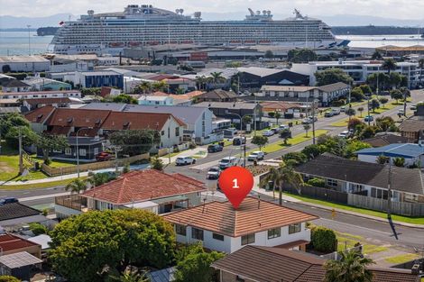 Photo of property in 1 Sutherland Avenue, Mount Maunganui, 3116
