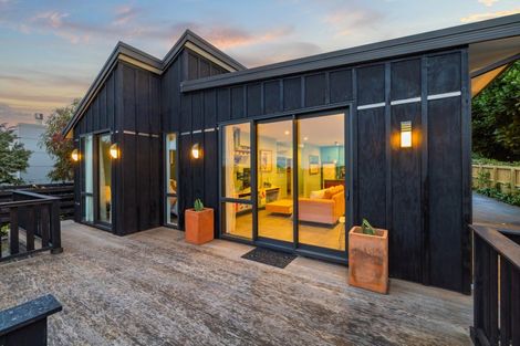 Photo of property in 23 Main Road, Redcliffs, Christchurch, 8081