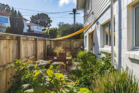 Photo of property in 5a Price Street, Westown, New Plymouth, 4310