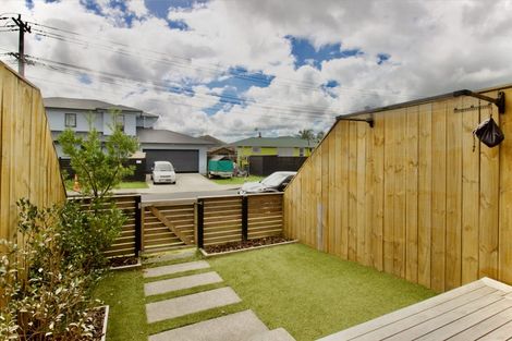 Photo of property in 5/1a Royal View Road, Te Atatu South, Auckland, 0610