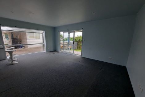 Photo of property in 5 Rickards Place, New Lynn, Auckland, 0600