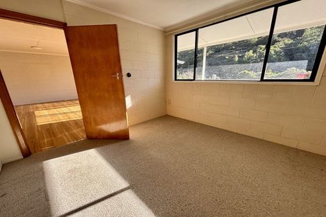 Photo of property in 2/1 Angle Street, Picton, 7220