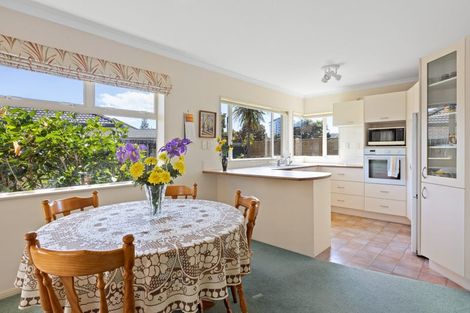 Photo of property in 11 Francis Skinner Place, Orewa, 0931