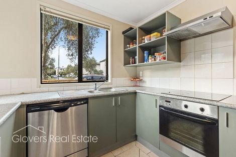 Photo of property in 62 Verdale Circle, Glen Eden, Auckland, 0602