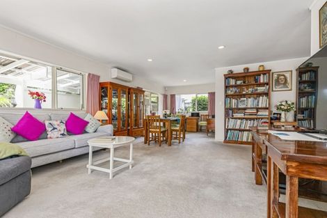 Photo of property in 33 Settlers Grove, Orewa, 0931