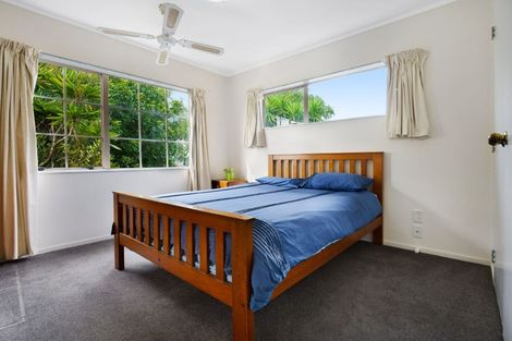 Photo of property in 84 Unsworth Drive, Unsworth Heights, Auckland, 0632
