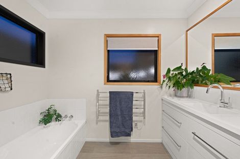 Photo of property in 72 Kennedy Road, Pyes Pa, Tauranga, 3112