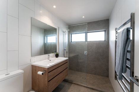 Photo of property in 50 Parr Terrace, Castor Bay, Auckland, 0620
