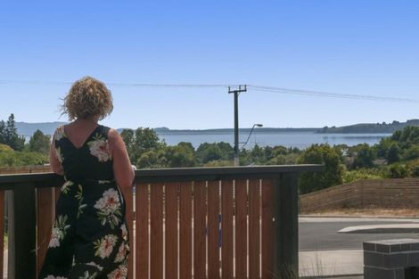 Photo of property in 82 Bert Wall Drive, Omokoroa, 3114