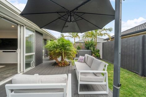 Photo of property in 38 Hiria Crescent, Papamoa Beach, Papamoa, 3118