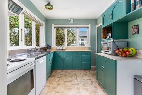 Photo of property in 6 Ross Street, Marton, 4710