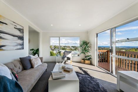 Photo of property in 2/4 Clare Place, Glenfield, Auckland, 0629
