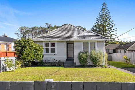 Photo of property in 65 Farquhar Road, Glendene, Auckland, 0602